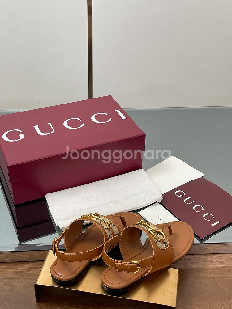 GUCCI 여성 홀스빗 클립온 샌들--2