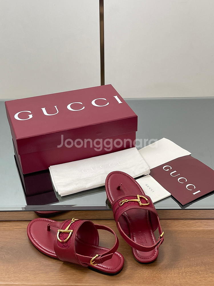 GUCCI 여성 홀스빗 클립온 샌들--1