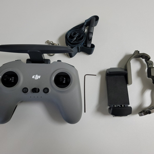 DJI FPV 조종기2 팔아요. (모바일거치대함께드림)