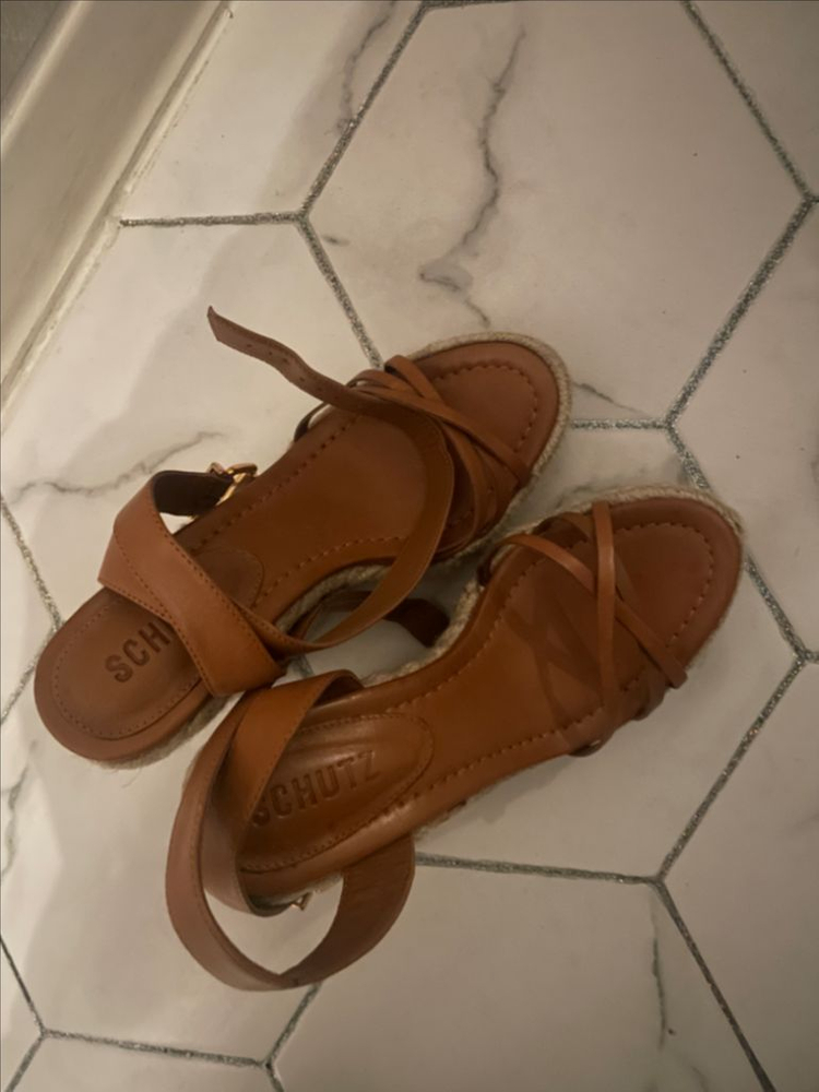 SCHUTZ 슈츠 알렉산드라 웨지힐 샌들 사이즈7(24--2