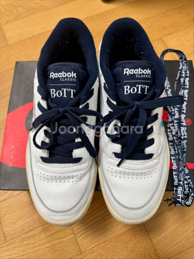 리복 클럽C85 Bott 260 중고 팝니다.--6