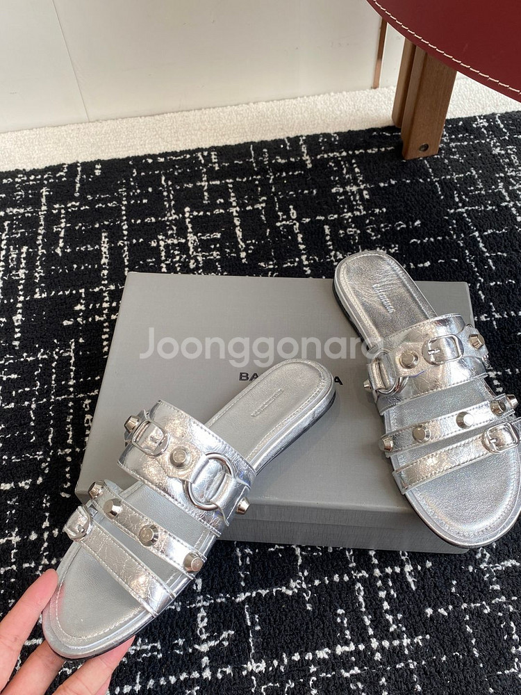 Balenciaga 발렌시아가 여성 시티 플랫 뮬 실버--1