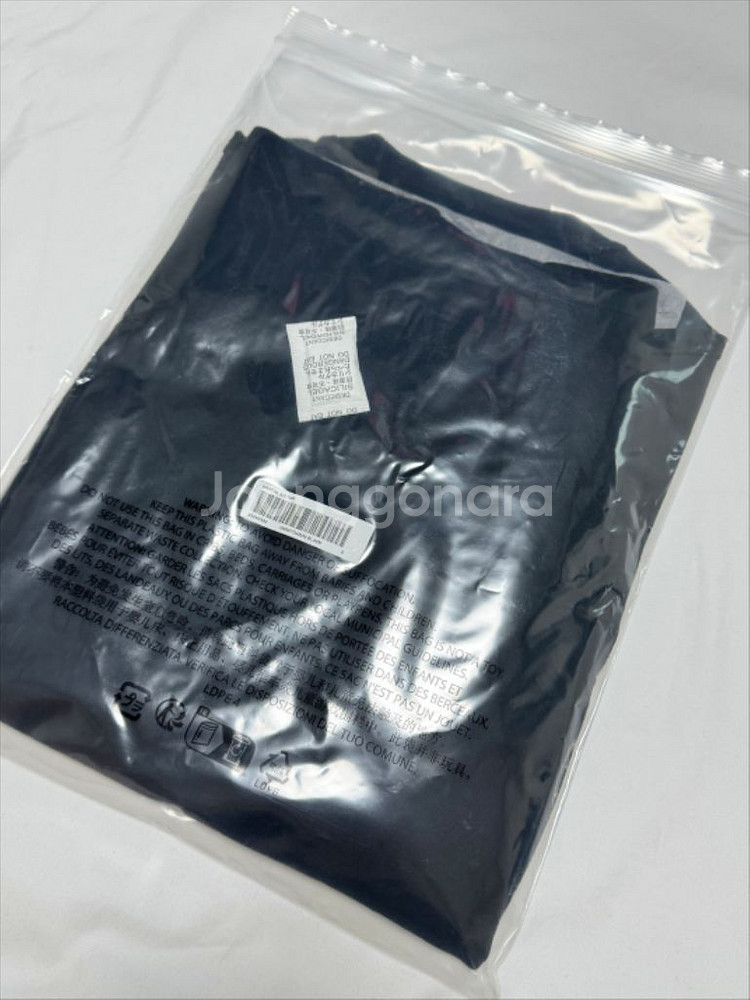 (공홈 새상품) 슈프림 25SS 캐피탈 반팔티 S--1
