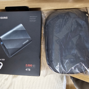 (미개봉)삼성 포터블 SSD T9 4TB + 파우치포함