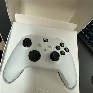 XBOX 4세대 게임패드 / 컨트롤러 화이트