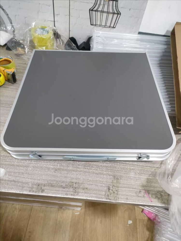 캠핑 휴대용 접이식 테이블 새상품--1