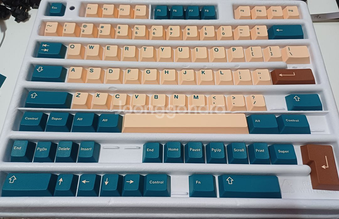 GMK Earth Tones Base+Novelti 팜--1