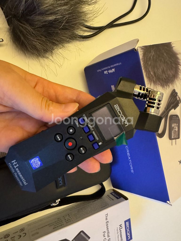 Zoom H1essential Handy Recorde--2