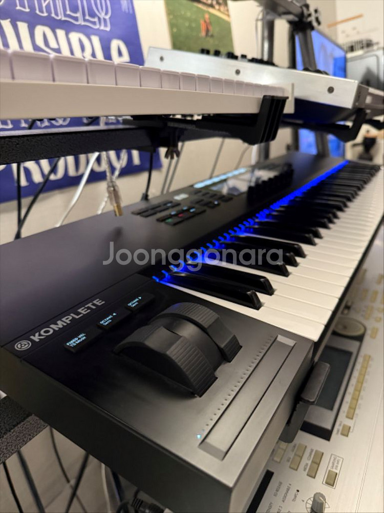 NI Komplete Kontrol S61 마스터 건반--1