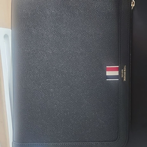 톰브라운 클러치백 싸게 판매합니다