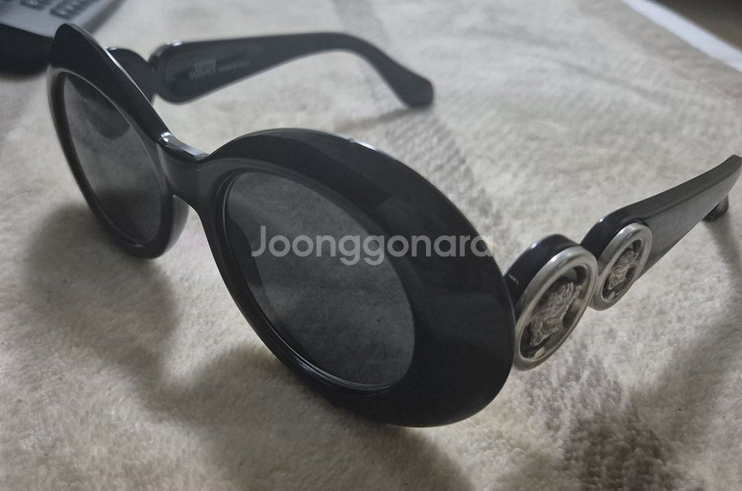 베르사체 빈티지 선글라스입니다--1