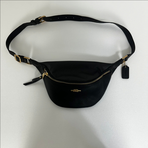 COACH 코치 페더레더 슬링 벨트백 가방