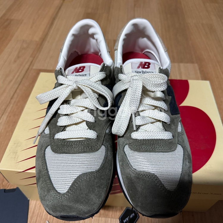 뉴발란스 990 v1 올리브 265사이즈 판매합니다.--1