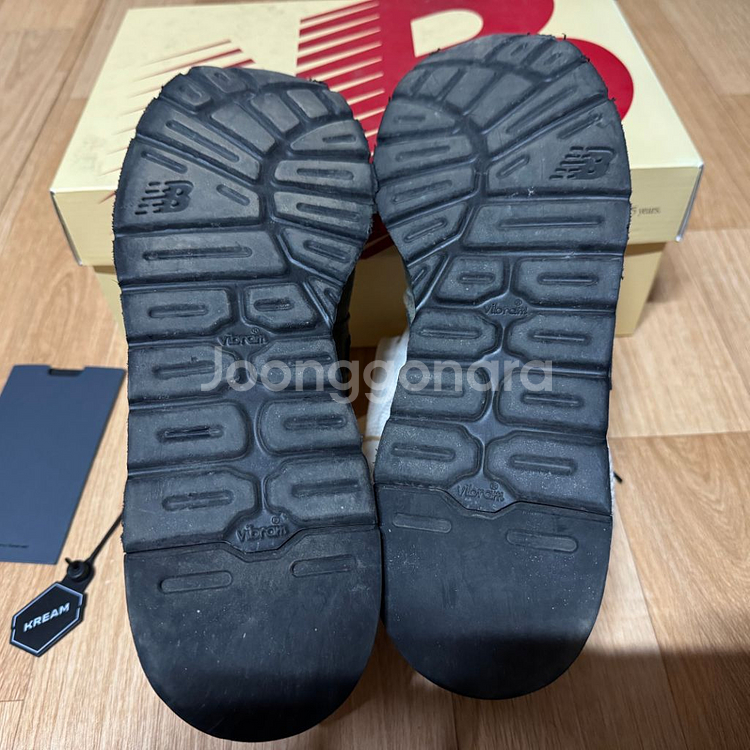 뉴발란스 990 v1 올리브 265사이즈 판매합니다.--3