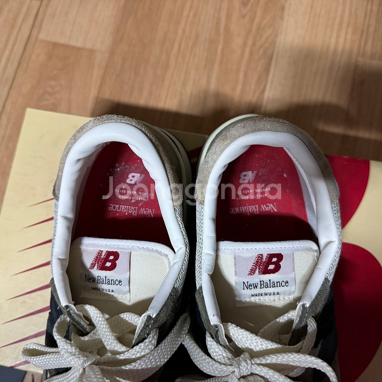 뉴발란스 990 v1 올리브 265사이즈 판매합니다.--4