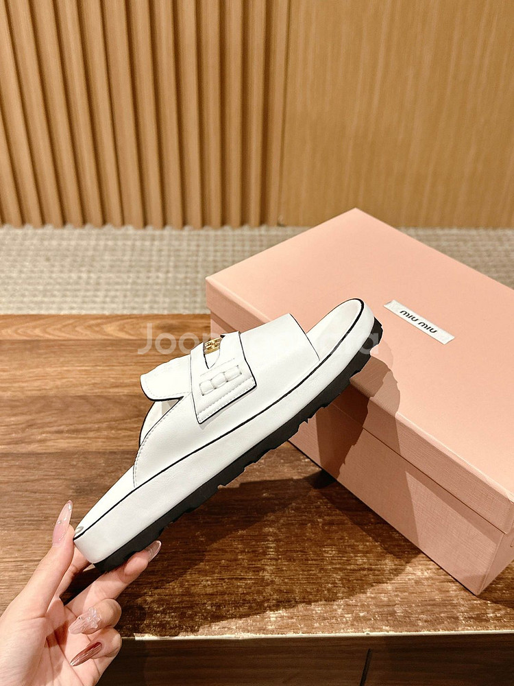 2025년 신모델 Miumiu 미우미우 코인샌들--1