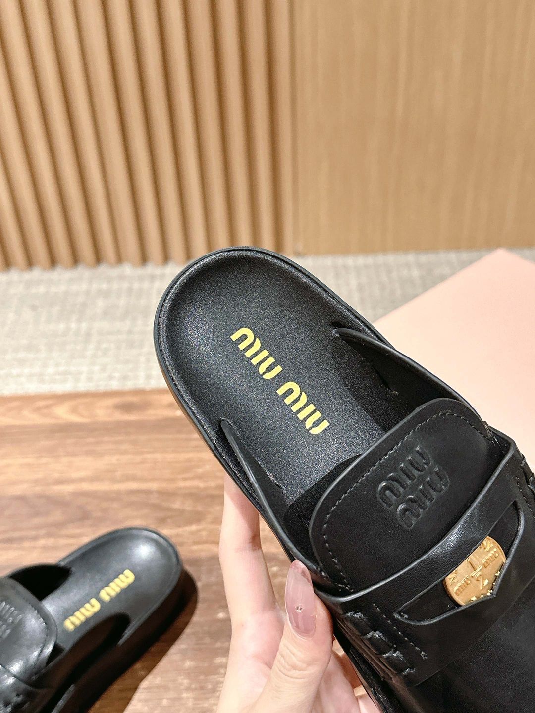 2025년 신모델 Miumiu 미우미우 코인샌들