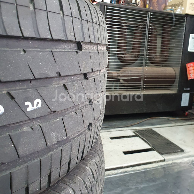 255 40 20 2554020굿이어 이글f1한대분--4