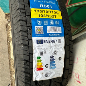 195/70R15C 사이즈 타이어입니다