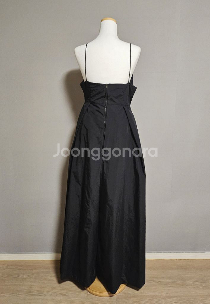 DINT딘트 플린 브이넥 슬리브리스 볼륨 맥시 원피스--5