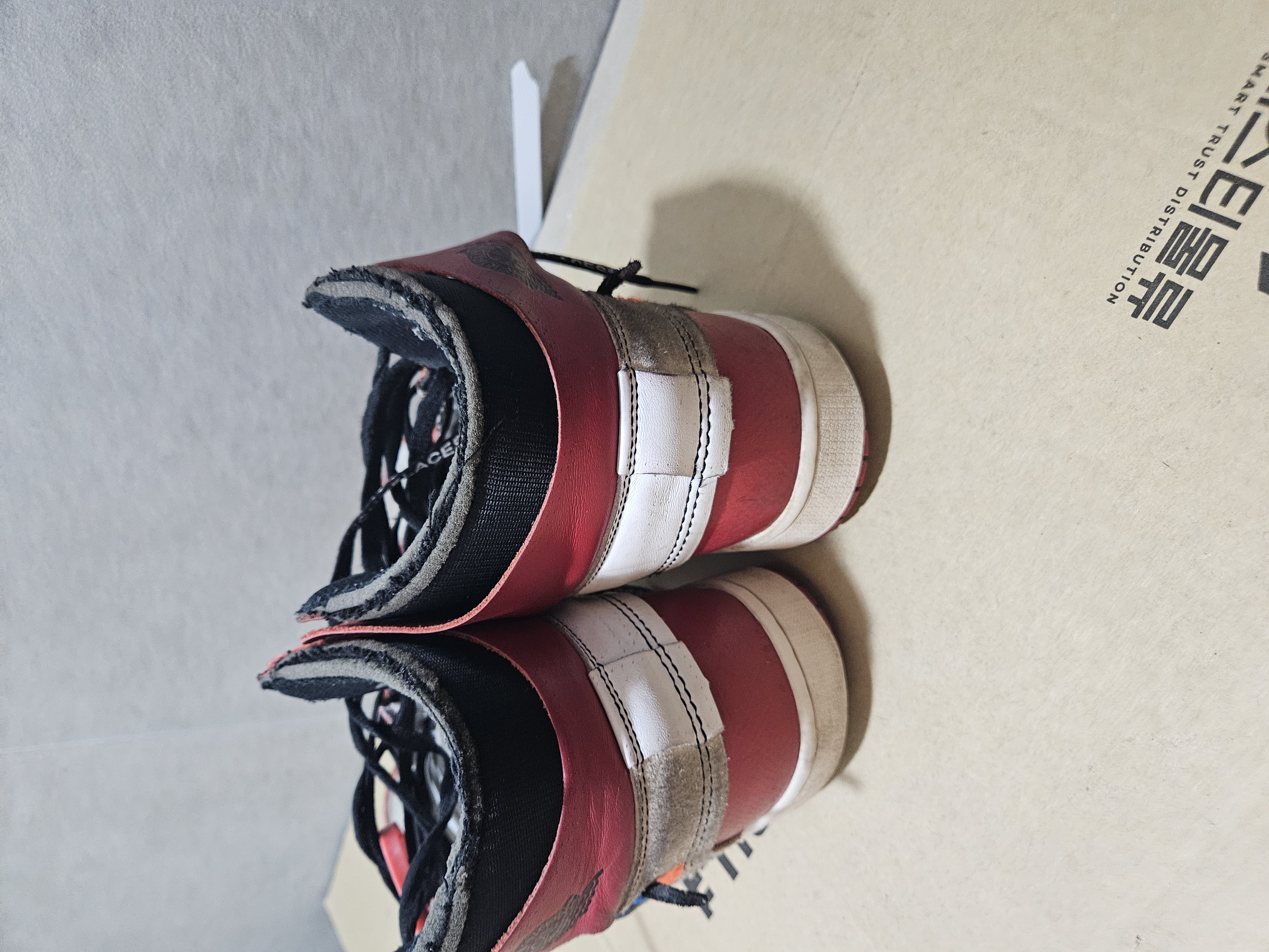 나이키 조던 1 오프화이트 시카고 275