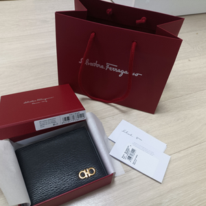이사정리 최종가/정품/페레가모 간치니반지갑