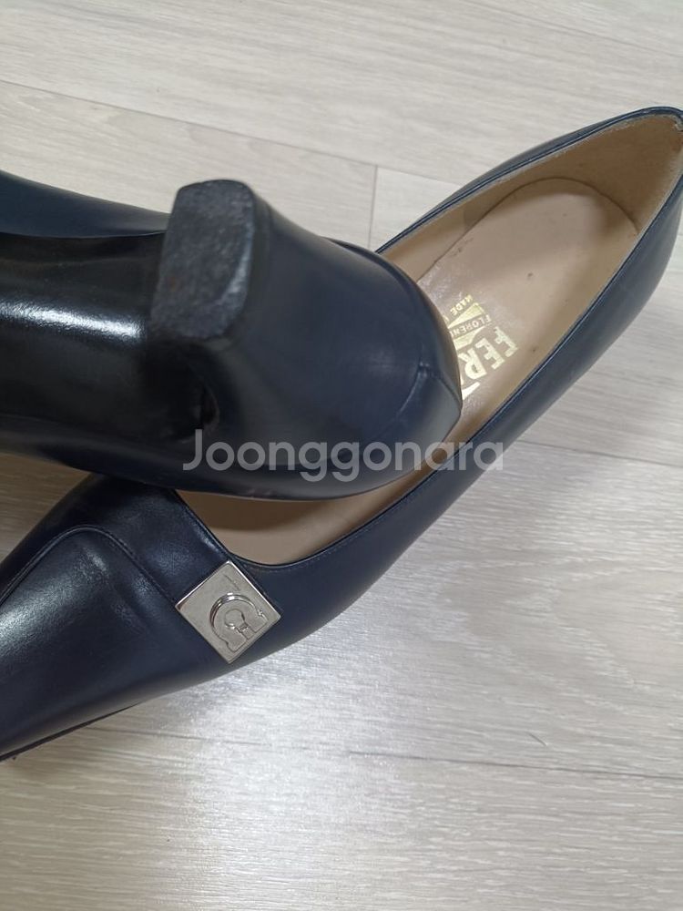 페레가모 //정품 낮은정장구두 7C(240)/거의새제품--2