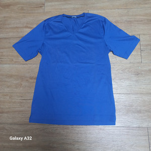 Malo v neck Italy made S. new