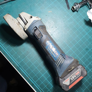 마끼다 무선 핸드그라이더 베어틀