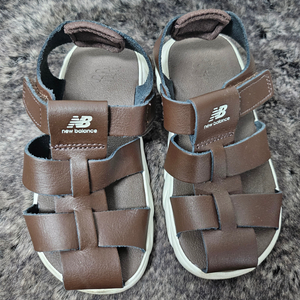 뉴발란스 천연가죽 브라운 샌들 160