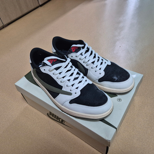 (W) Jordan 1 x Travis Scott Re