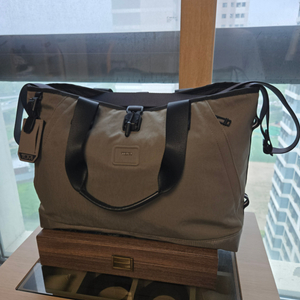 투미 레어컬러 크로스백 토드백 민트급 팝니다!