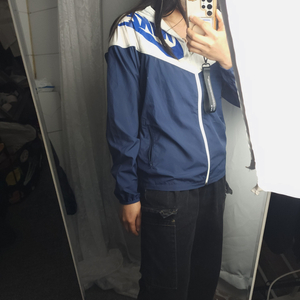 | 나이키 | 여 | XL | 배색 바람막이