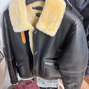 23F/W 이스트로그 무스탕 L사이즈