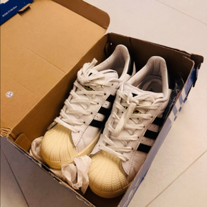 아디다스 슈퍼스타 레이스리스 240