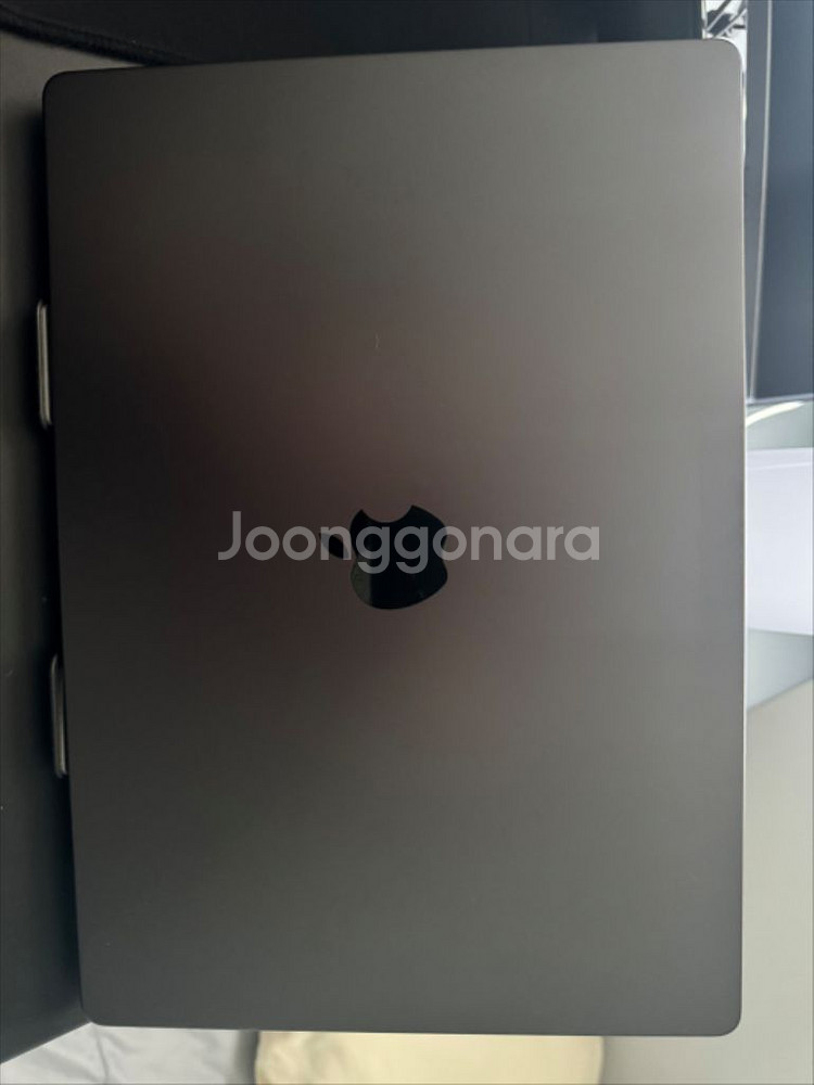 맥북프로 M3 16인치 18램 512기가--2