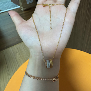 부세론 목걸이