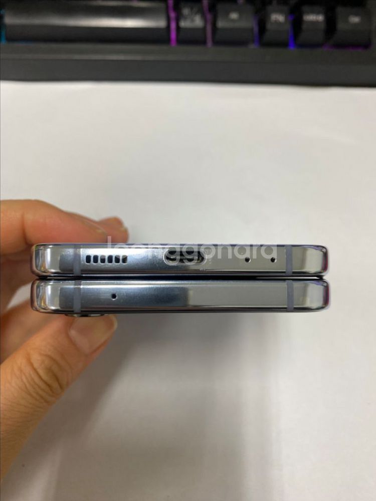 SK 갤럭시Z플립4 블루 외관깨끗 256G 무잔상급 점--9