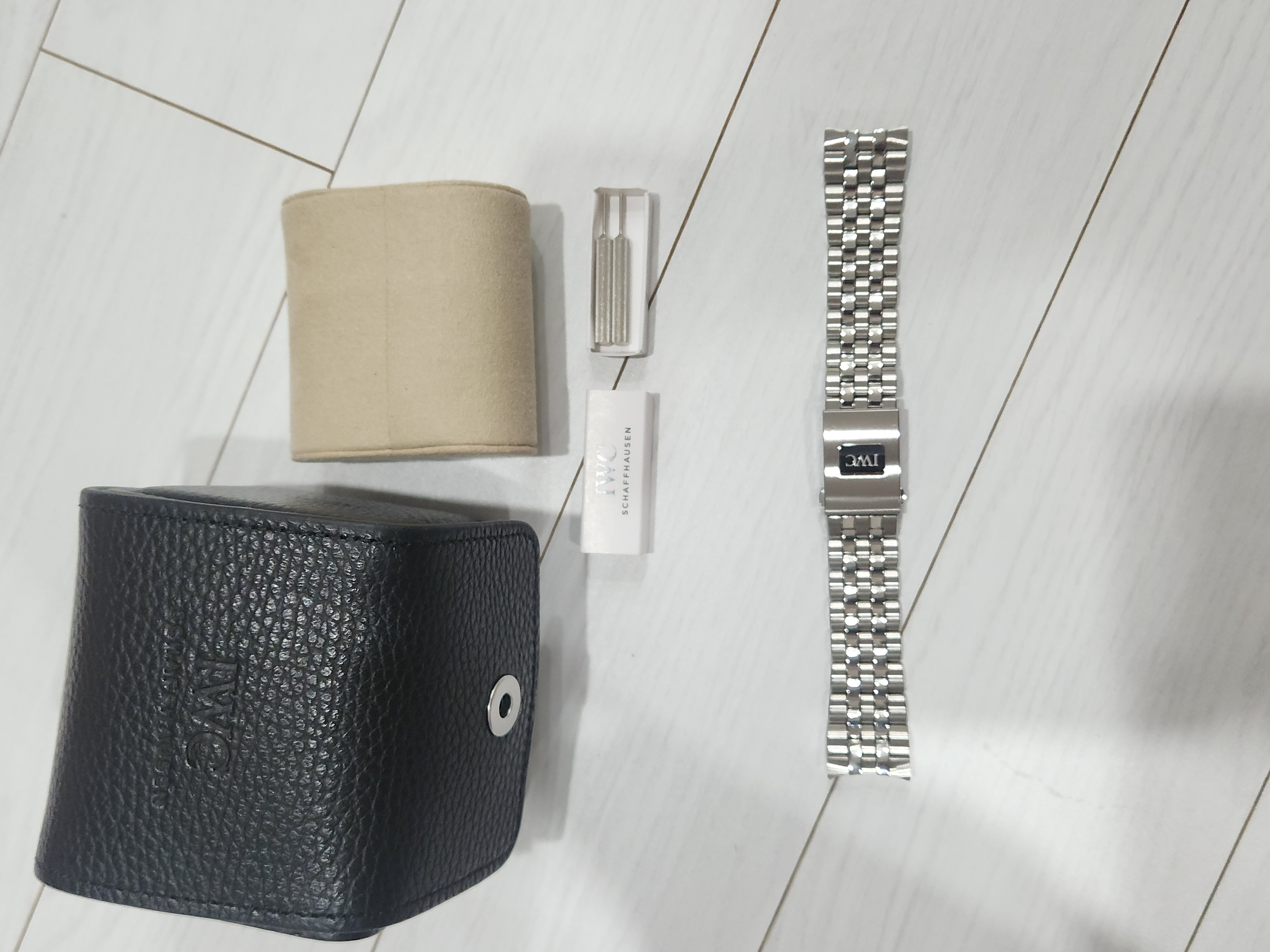 IWC 파일럿 크로노그래프 43 브레이슬릿 판매합니다.