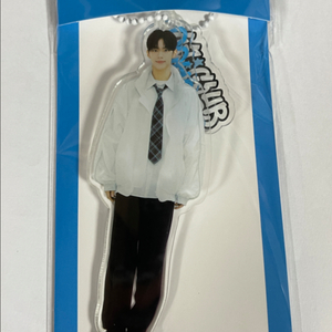 투어스 도훈 아크릴 키링 판매합니다