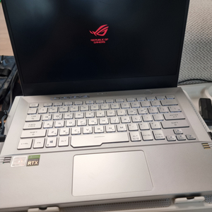 에이수스 게이밍 노트북 화이트 ASUS ROG제피러스
