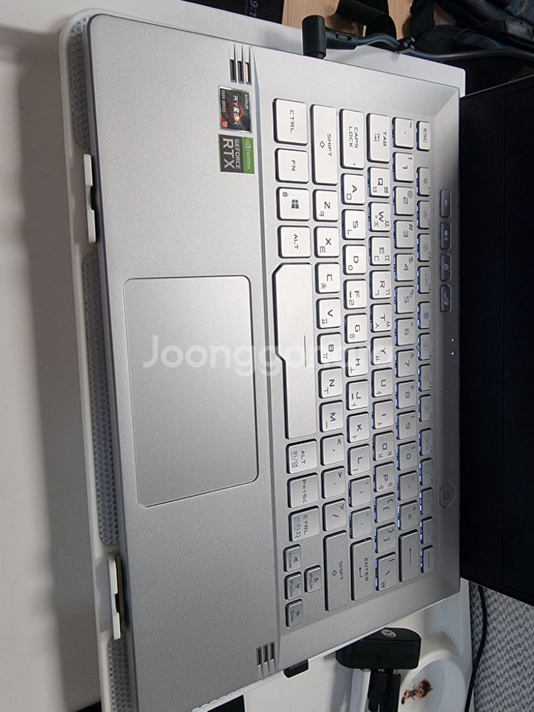 에이수스 게이밍 노트북 화이트 ASUS ROG제피러스--1