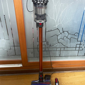 다이슨 v10 무선청소기 팝니다