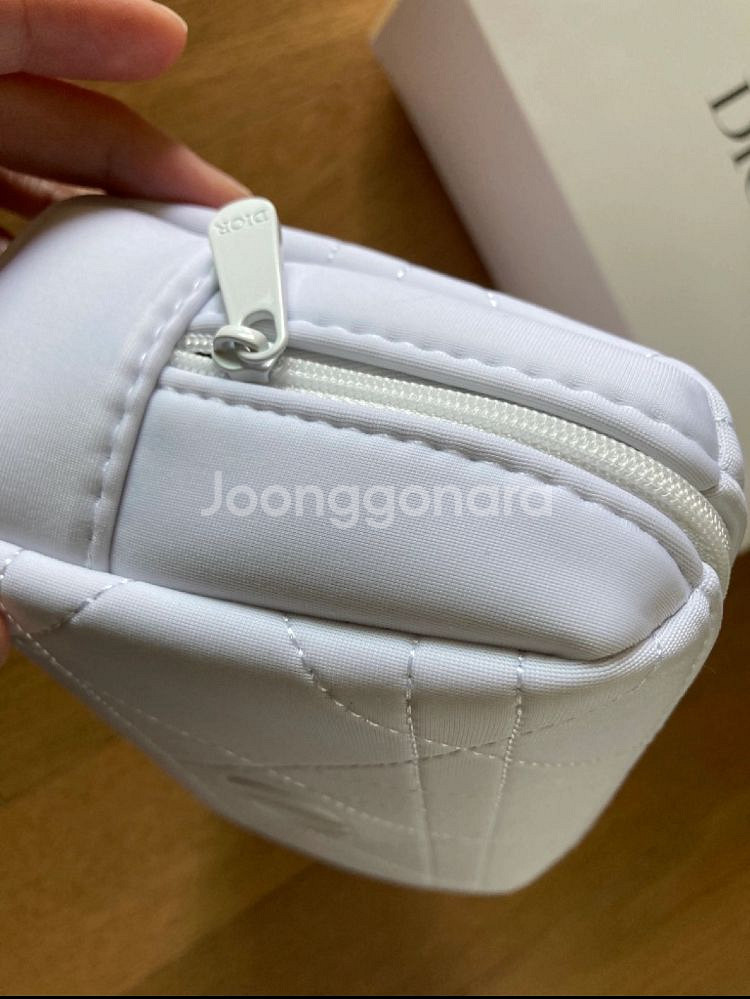 새상품 디올뷰티 화이트 까나쥬 파우치--1