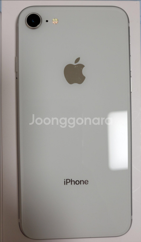 아이폰8 64기가 실버색상 +A급 판매합니다--15