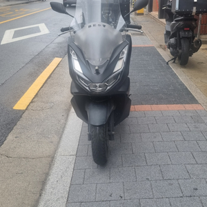 혼다 pcx125 abs 23년출고옵션차팝니다