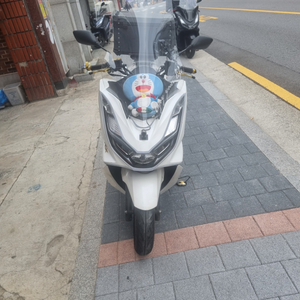 혼다 pcx125 22년식 풀튜닝 차량 판매합니다