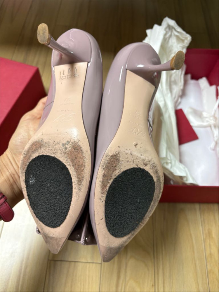 로저비비에 펌퍼스힐37사이즈 이미지