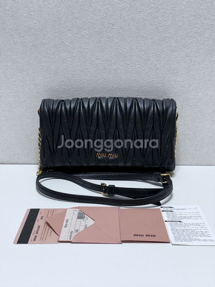 미우미우 마틀라세 퀼팅 플랩 체인 숄더백--0