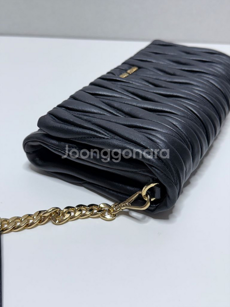 미우미우 마틀라세 퀼팅 플랩 체인 숄더백--5